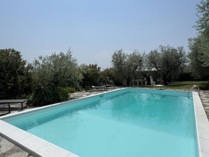 Villa Sunset lakeview-private pool-by Booking Gard