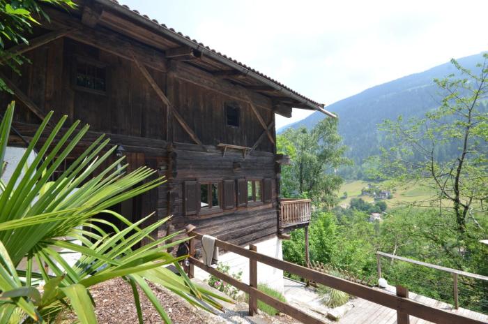 KNOTTN HÜTTL Historisches Bauernhaus ganz für euch in ALLEINLAGE in SÜDTIROL eine Zeitreise sowie Rückzugsort in den Bergen mit privater Gartenterrasse ideal für Kleingruppen Freunde und Familien mit Hund Ski-und Wandergebiet in der Nähe