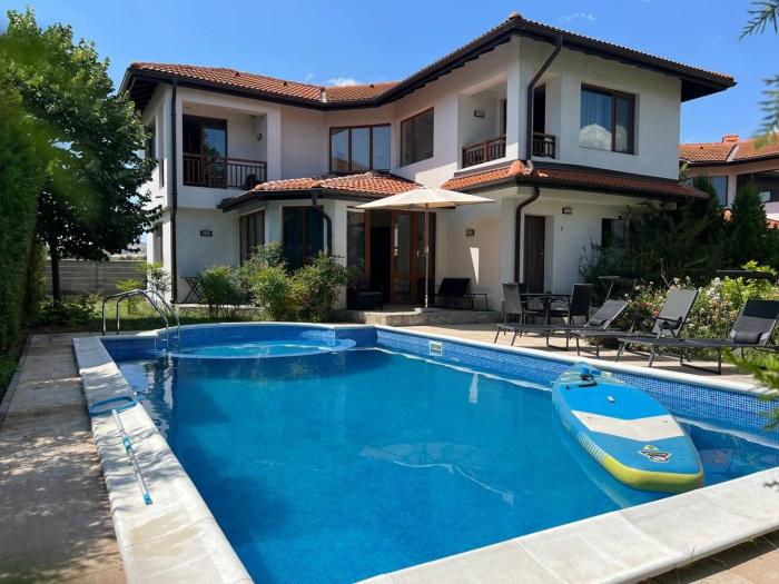 Villa LUNA