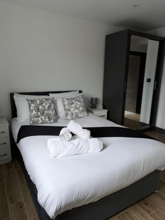 Modern 2BR-2BA Private Balcony & Free Parking