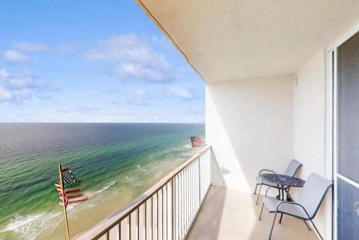 22nd-floor beachfront condo with Gulf views hot tub pools sauna gym balcony