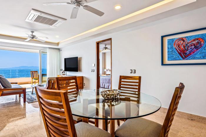 Blue Horizon 204 | 1BR1BA Puerto Vallarta | Ocean View, Pool, Gym