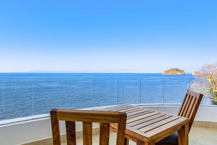 Blue Horizon 401 | 1BR2BA | PV Ocean View, Pool