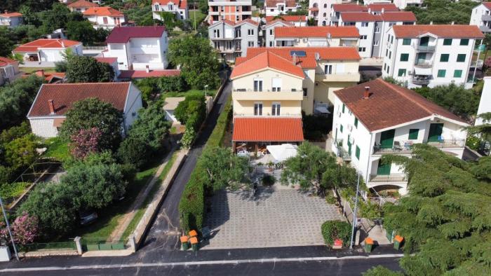 Rooms with a parking space Sveti Filip i Jakov, Biograd - 27131