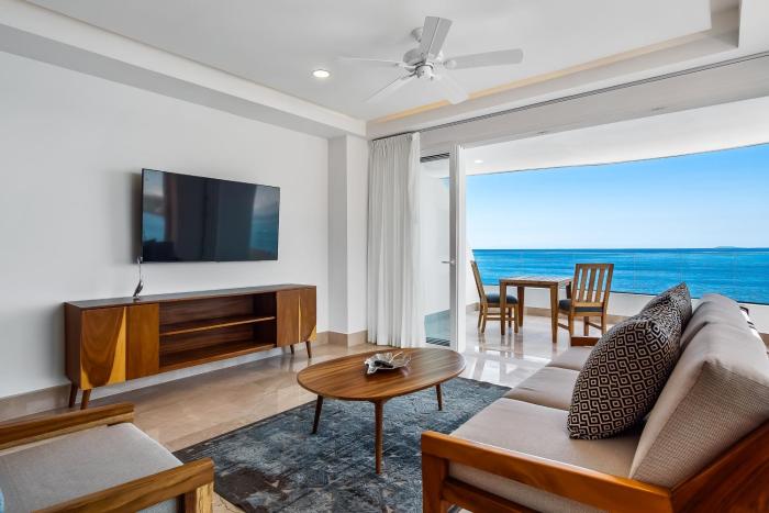 Blue Horizon 601 | 1BR2BA Puerto Vallarta | Ocean Views, Pool, Gym