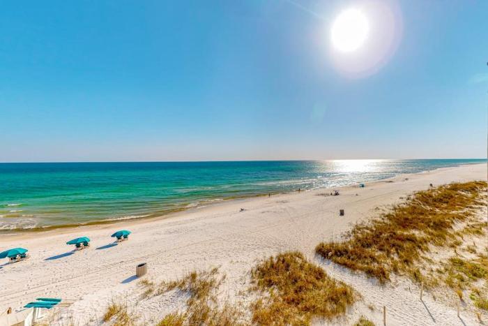 Gorgeous beachfront condo shared pool and beach access