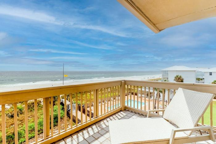 Ramsgate getaway with panoramic view beach access & shared pool