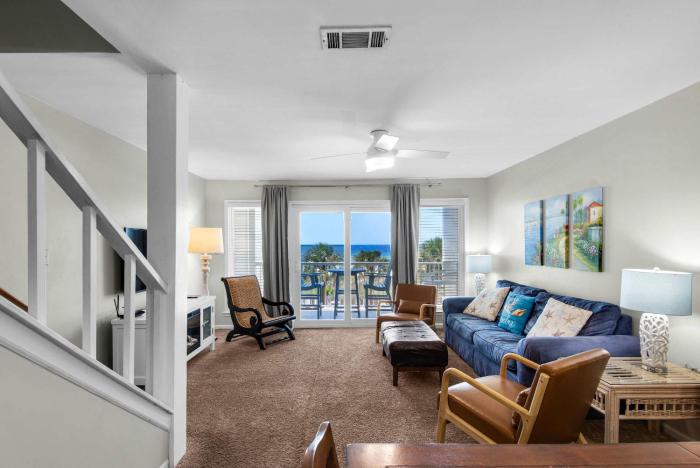 2-story condo with Gulf views on-site pool balconies & easy beach access