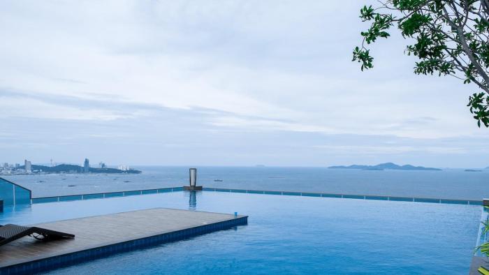 W-Tower Wongamat beachfront