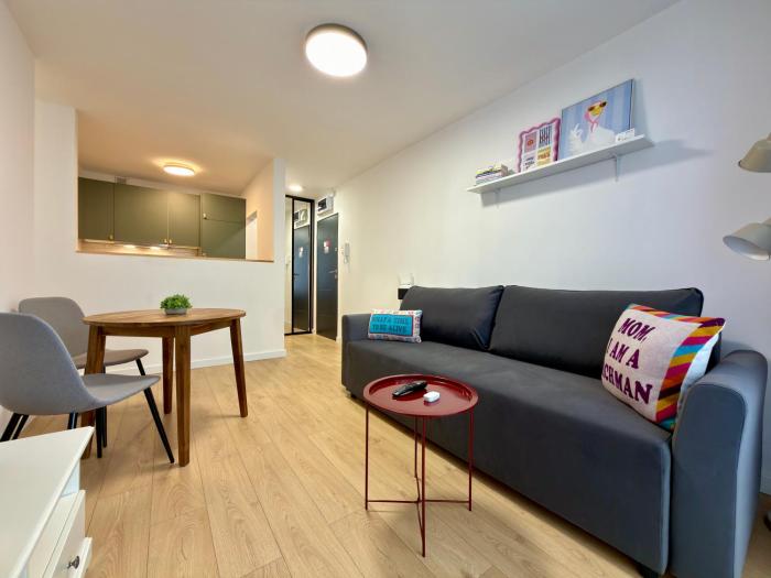 Park Grabiszyński Charming Apartment by BookingHost
