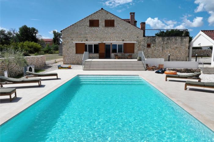 Villa Demare with Heated Pool, Free EVC Station