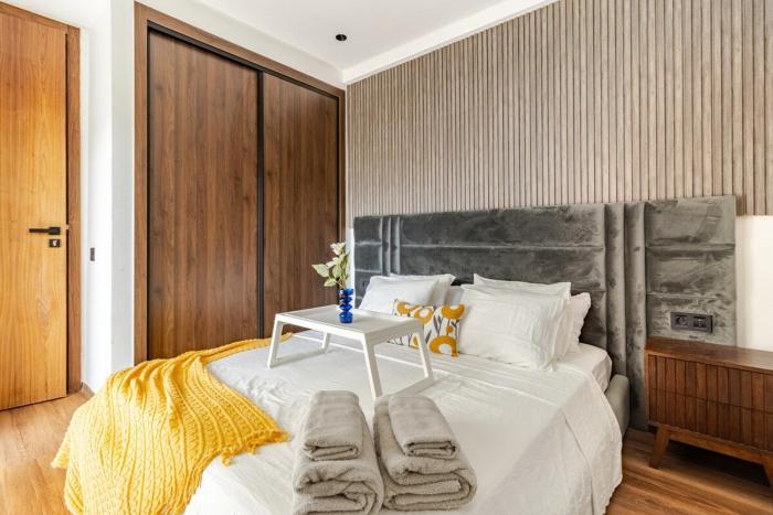 Luxury apartement in CFC 2 Pools, Gym & Parking