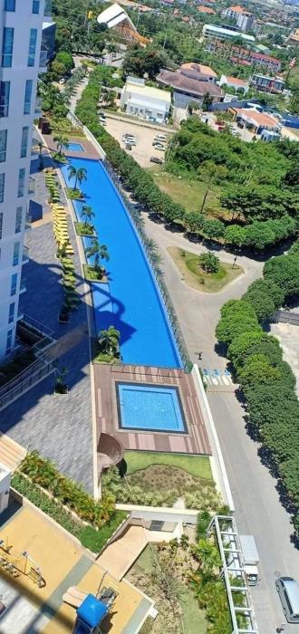 MACTAN NEWTOWN CONDO with pool access