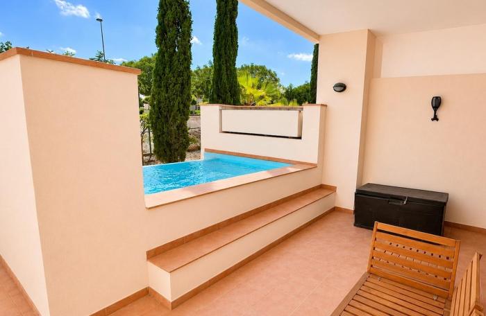 Luxury modern apartment with private plunge pool Casa Malasia