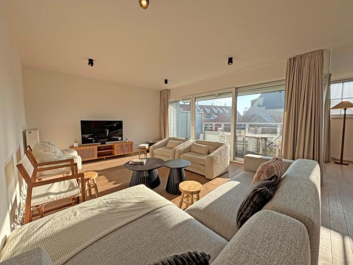 Sunny Duplex Stay in City Center