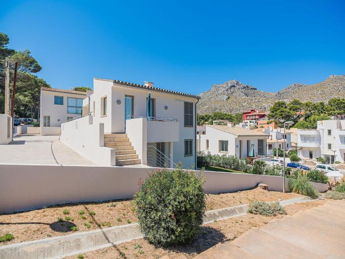 Beachside Home with Shared Pool, Cala Molins