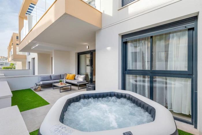 Modern Stay with Private Jacuzzi