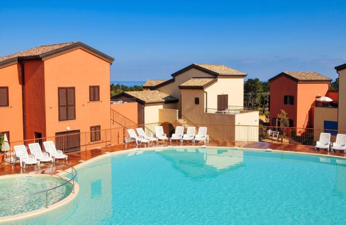 Maison en campagne près de Belgodère avec piscine partagée.