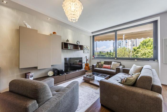 City Lights Apartment 2BR with Balcony by PikHost