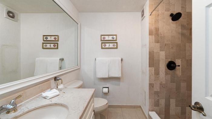 Inviting Oceanview 2BD2BA Condo with Relaxing Coastal Vibes