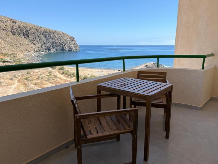 Los Cristianos front sea and pool