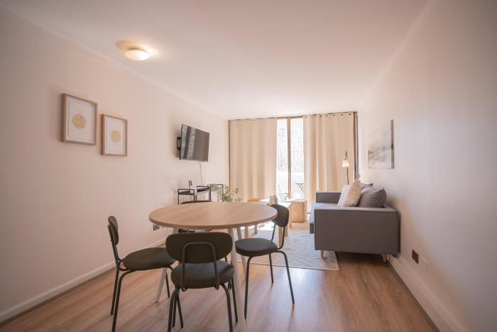 Stylish 1BR in Las Condes Pool and Free Parking