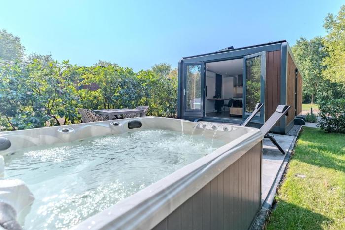 Forest Cabin with Jacuzzi 2 persons #742