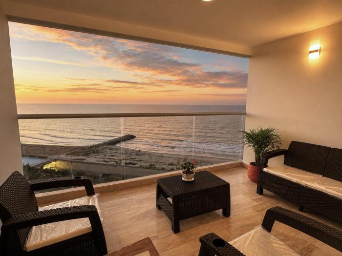 Panoramic Oceanview Loft Near Beach & Airport