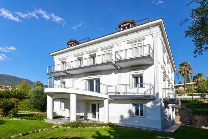 La Lincolnia - with Garden and Seaview - Happy Rentals