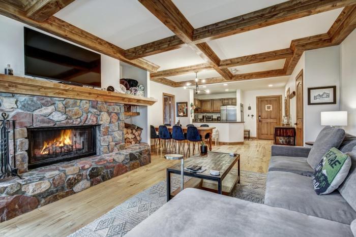 Premium Arrowhead Village 1BR Condo Walk to Lift! condo