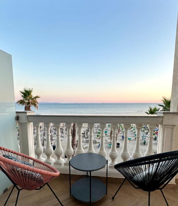 Beachfront Hot Tub Suite