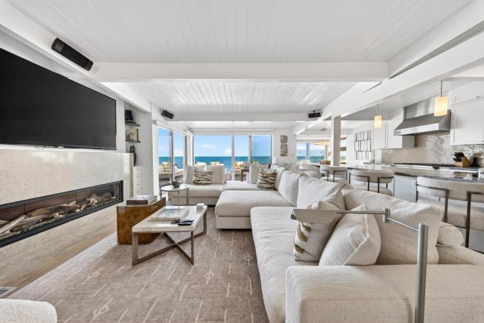 Malibu Beachfront 4BR, Sea Views & Beach Access