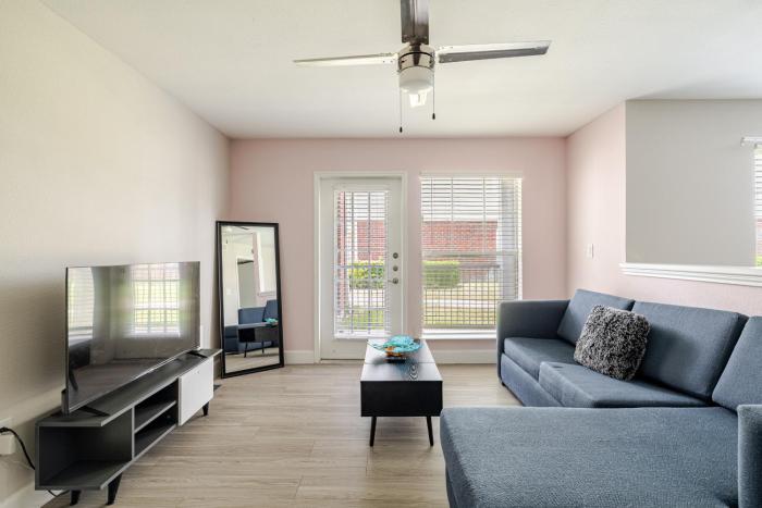 Airy 1 Bed 1 Bath Walk to NRG near Med Center