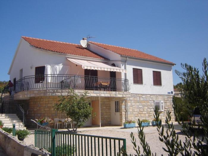 Apartments with WiFi Primosten - 27866