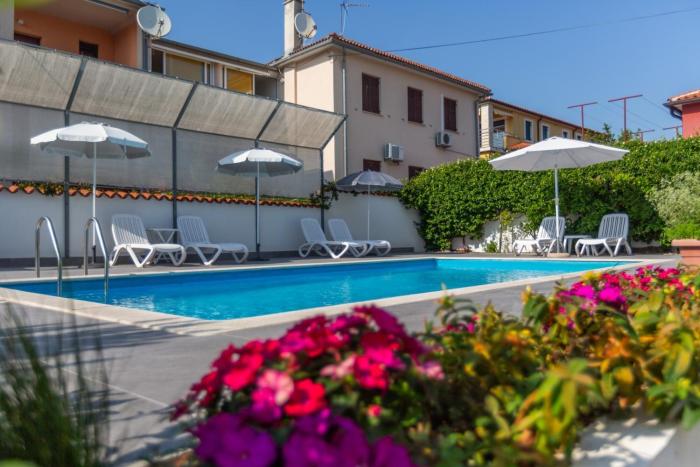 Family friendly house with a swimming pool Umag - 27226