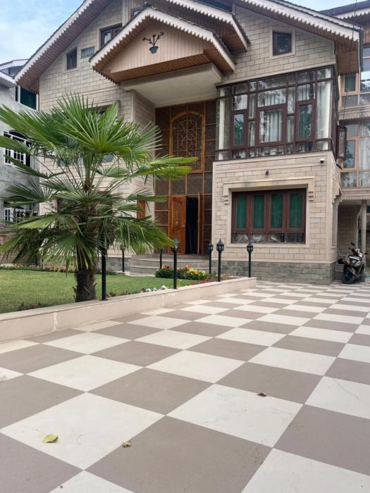 p&qs guest house