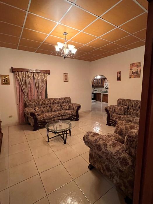Comfortable 3-bedroom, 1-kitchen cottage
