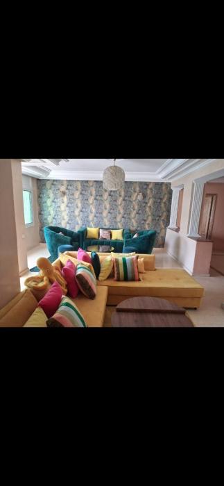 Joli Appartement avec 3 chambres En plein Boulevard Anfa Quartier Racine