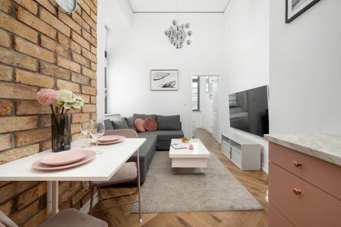 Stylish Apartment with a Desk and 2 Bedrooms in Wrocław by Noclegi Renters