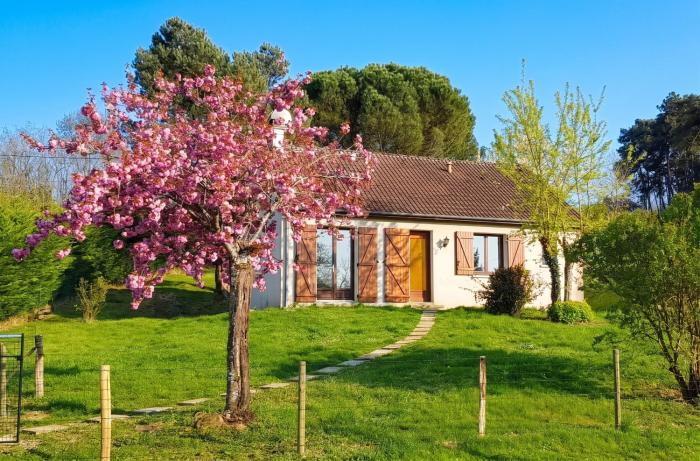 Maison charmante à Seigy, vue sur jardin, accepte animaux.