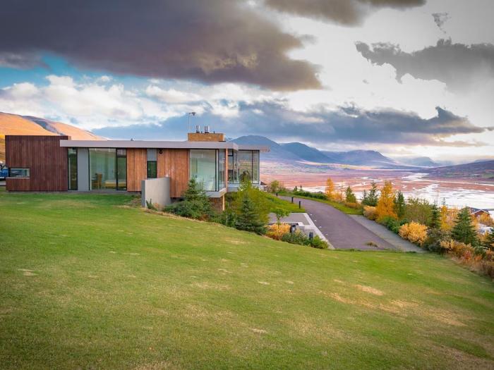 Villa Hrafnabjörg near Akureyri - by Nollur