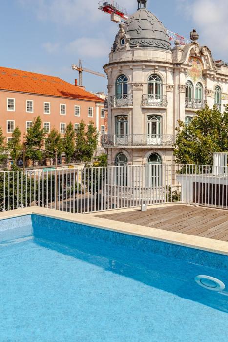 Stylish Retreat with Rare Rooftop Pool 2BR,2BA