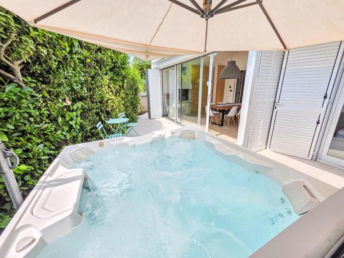 Holiday Home Villa mit Jacuzzi in Jadranovo by Interhome