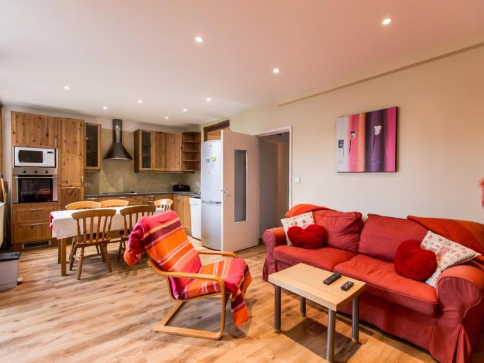 Confortable 3 pièces · Centre · 5 min des pistes · Parking · Wifi - FR-1-518-93