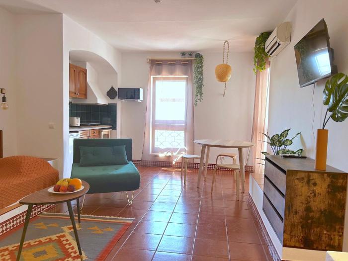 Cozy Studio with Pool - The Strip street & Beach