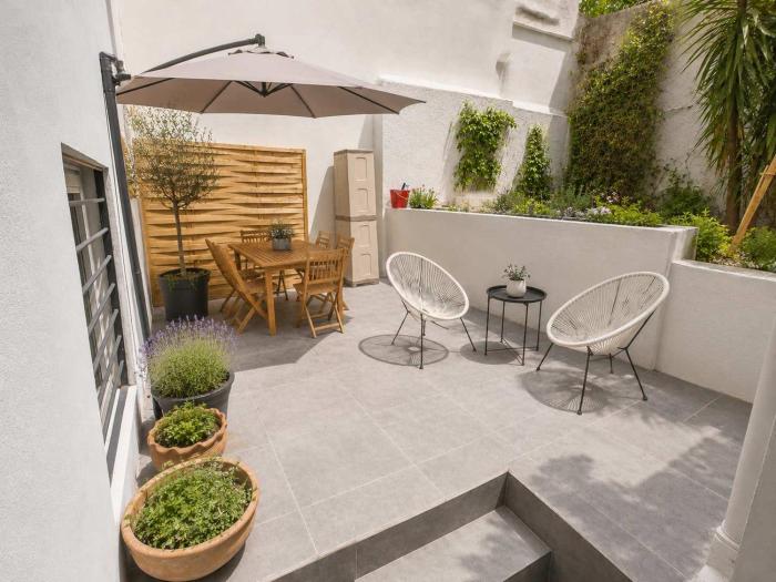 Boutique 2Bd Oasis in Lycabettus with Garden Patio