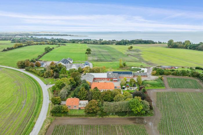 750 M2 Countryside Idyll With Activity Room