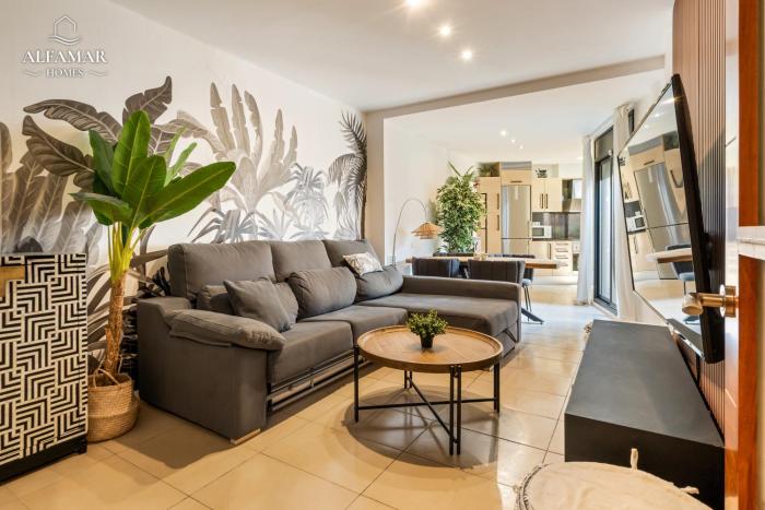 Siena Suite - Modern Apartment with Terrace, Parking and Swimming Pool