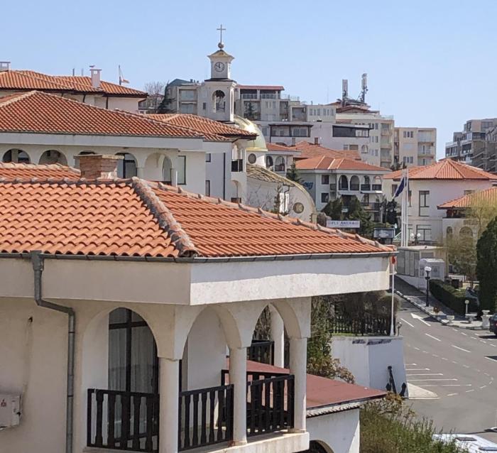 2 bedroom apartment Sveti Vlas with 2 balconies and sea views