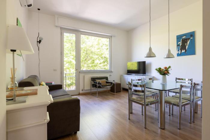 Bright Apartment - Steps from the Old Town